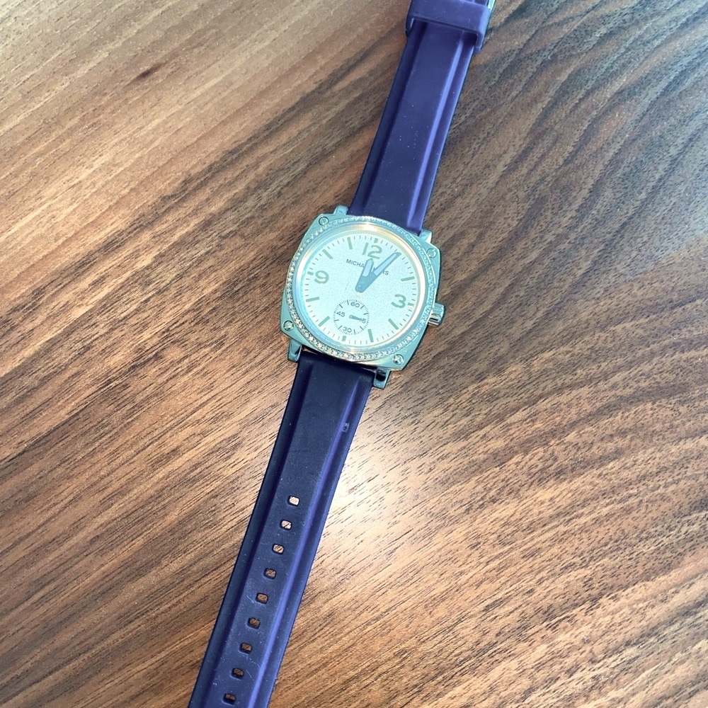 MICHAEL KORS NAVY RUBBER BAND GOLD WATCH